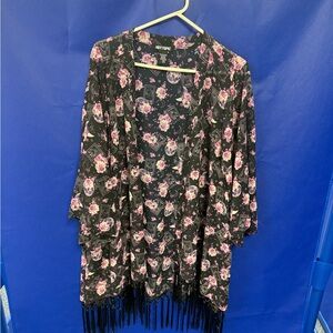 Hot Topic Black and Pink Floral Women's Kimono